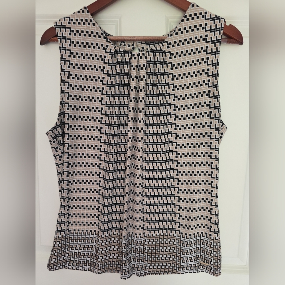 Calvin Klein Size XL Sleeveless Pullover Top Pleated Button Tan/Black Geometric